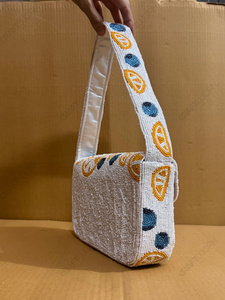 Sac à bandoulière artisanal en perles de fruits oranges pour femmes, vente en gros |   Fabricant de sacs à main personnalisés en perles de rocaille - Product Image 6