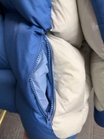 Doudoune matelassée en toile bicolore bleu et blanc à col montant avec cagoule amovible pour l'hiver et les activités de plein air – Vente en gros et personnalisation