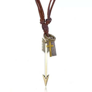 Collar con Colgante de Flecha Dorada de Aleación Vintage con Cordón de Cuero Ajustable para Hombres y Niños - Product Image 3