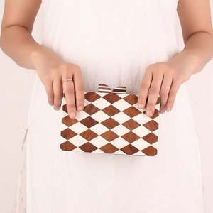 Pochette de soirée haut de gamme en bois et résine, faite à la main, motif géométrique, sac à main de créateur, cadeau de mariage ou de fête - Product Image 6