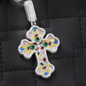 Pendentif Croix Personnalisé en Alliage Plaqué Argent Sertie de Diamants Moissanite VVS Colorés, Breloque Religieuse, Cadeau Unisexe, Bijoux Hip Hop - Product Image 1