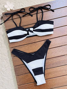 Ensemble bikini femme noir et blanc color block torsadé, haut croisé et bas string, maillot de bain extensible en Spandex et Polyester - Product Image 6