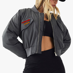 Chaqueta bomber acolchada para mujer con logotipo personalizado, de color sólido, con cierre de cremallera, cuello alto y mangas largas. - Product Image 1