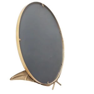 Miroir élégant en métal de haute qualité, qui se révèle finalement une fusion radieuse de résilience, de raffinement et d'art lumineux. - Product Image 4
