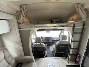 รถบ้าน Winnebago View 24V คุณภาพสูง รุ่นใหม่ล่าสุด สภาพสะอาด พร้อมขาย - Product Image 6