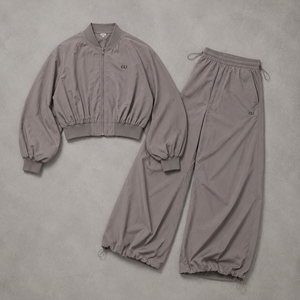 Ensemble veste courte imperméable et pantalon large pour femme, coupe-vent léger personnalisable avec logo, survêtement en nylon athleisure - Product Image 5