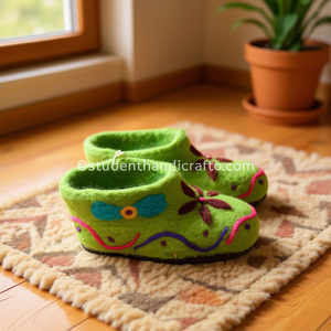 รองเท้าสักหลาดลายดอกไม้สีเขียว ผลิตภัณฑ์งานฝีมืออื่นๆ - Product Image 3