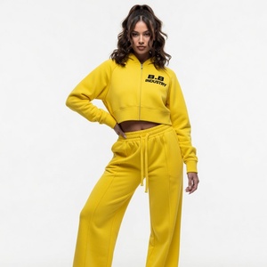 Ensemble de survêtement classique noir avec sweat à capuche court zippé et pantalon large en molleton de coton brossé doux, confortable pour le streetwear et la détente - Product Image 3