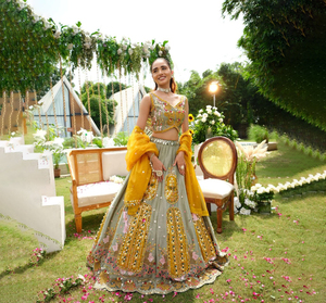 Lehenga Choli en satin traditionnel indien pakistanais de créateur, 3,5 mètres, coupe évasée, séchage rapide, protection solaire pour l'été, idéal pour Diwali et les mariages - Product Image 1