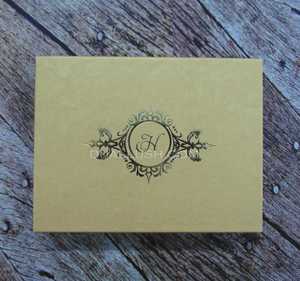 Boîte cadeau rigide dorée avec couvercle amovible, monogramme en feuille d'aluminium et ruban de satin, boîte pour invitation de mariage - Product Image 2