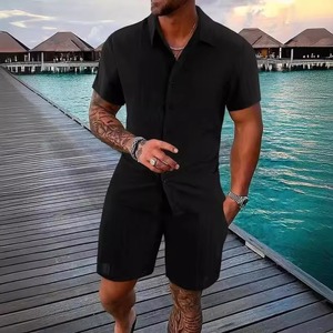 ชุดเสื้อยืดแขนสั้นสีเขียวล้วนสำหรับผู้ชาย กางเกงขาสั้นเอวยางยืดระบายอากาศได้ดี แห้งเร็ว สปอร์ต ทันสมัย เหมาะสำหรับใส่ลำลอง - Product Image 4