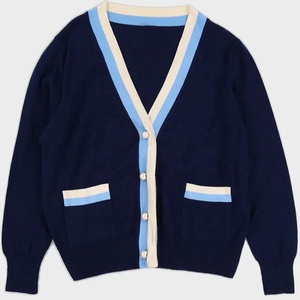 Pull de fraternité personnalisé, pull noir en tricot pour homme, bordure jaune, fermeture à boutons, cardigan Alpha, cardigan noir en tricot pour homme - Product Image 4