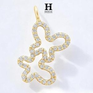 Fabricante de Joyería Fina Personalizada - Colgante de Diamantes con Motivo de Mariposa en Oro de 14k para Venta al Por Mayor, Certificado IGI/GIA - Product Image 2