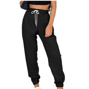 Pantalon de survêtement ample et confortable pour femme grande taille – Style streetwear décontracté - Product Image 2