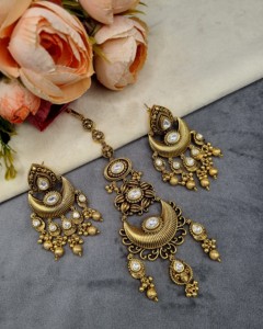 Ensemble de collier ras-de-cou perlé de créateur avec boucles d'oreilles à perles pendantes et mangtika, bijoux de mode ethniques pour tenues festives, fabricant - Product Image 6