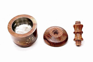 Quemador de Bakhoor de madera con detalles de latón que ofrece un aspecto árabe auténtico y una durabilidad prolongada para uso diario. - Product Image 6