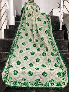 Dupatta en soie froissée bordeaux avec bordure dorée, élégant vêtement traditionnel indien pakistanais pour femmes, idéal pour les mariages, les fêtes et Diwali - Product Image 5