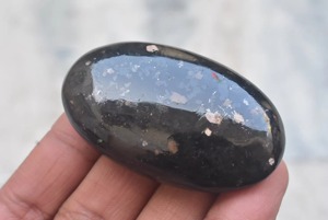 Pierre de Nuummite en Gros, Tour de Nuummite en Cristal Naturel d'Inde, Cristal Fait Main - Product Image 3