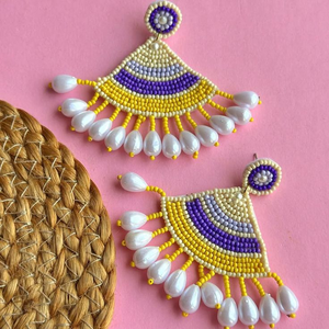 Pendientes bordados con cuentas 100% de vidrio diseñados con temáticas festivas multicoloridas para un estilo moderno por blossom craft india - Product Image 3