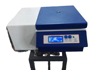 Centrifugeuse universelle réfrigérée haute vitesse pour usage hospitalier et laboratoire clinique, affichage numérique, capacité 24 tubes x 2 ml - Product Image 2