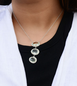 Achetez un collier en argent 925 avec trois pierres d'améthyste verte Ethereal Mint, style tendance, en vente. - Product Image 2