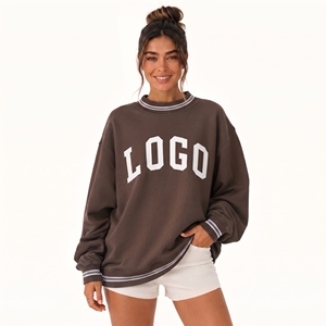 Sudadera Oversize de Cuello Alto Gris Jaspeado para Mujer, Estilo Vintage Texturizado, con Aplique de Letras Universitarias Desgastadas, Venta al por Mayor - Product Image 1