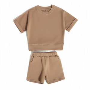 Survêtement d'été en coton pour enfants, sweat-shirt à manches courtes et col rond et short à taille élastique, ensemble décontracté - Product Image 4