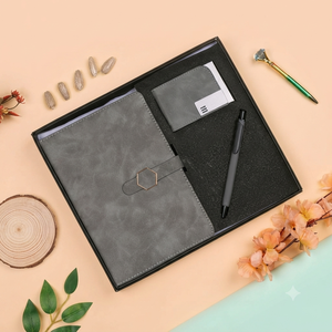 Ensemble Cadeau d'Entreprise Premium Aurelux Gris avec Porte-Cartes, Stylo et Agenda à Boutons, en Simili Cuir Double Face pour le Bureau - Product Image 4