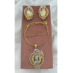Elegante Juego de Colgante de Latón de Doble Tono con Circonitas y Acabado Dorado de Calidad Premium CZ, con Cadena, Colección para Fiestas de Mujer - Product Image 2