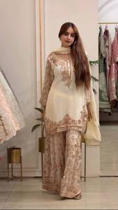 Ensemble prêt-à-porter entièrement cousu en faux georgette avec broderies et sequins de créateur, comprenant un haut, une jupe et un dupatta. - Product Image 3