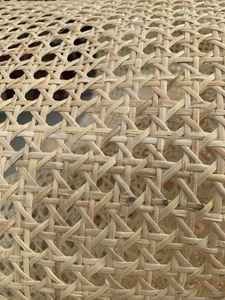 Matériau en rotin naturel tissé à la main, cannage hexagonal à tissage ouvert pour applications de décoration intérieure - Product Image 3