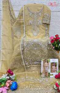 Ensemble d'hiver gracieux Shalwar Kameez avec fond de patch Santoon brodé Khatli et tissu d'organza Dupatta assorti - Product Image 5