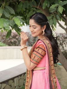 Lehenga Choli en Chanderi Cousu avec des Détails Artisanaux et une Doublure en Coton Doux – Idéal pour les Mariages et les Cérémonies - Product Image 4