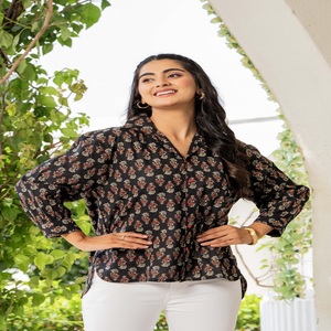 Camisa informal azul de manga larga para mujer con cuello de solapa para uso en la oficina - Product Image 1