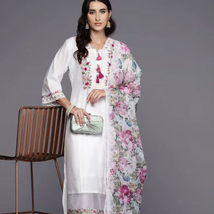 Conjunto de Kurta Clásico Blanco de Algodón con Bordado de Red para Mujer, Precio al por Mayor, Ropa Étnica Transpirable de Alta Calidad para Compradores al por Mayor - Product Image 1