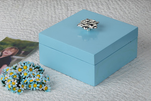 กล่องดีไซน์เนอร์ชุบเงิน - Product Image 1