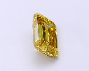 Diamant de laboratoire CVD de haute qualité 1,08 ct, jaune intense fantaisie, taille émeraude, VS1, EX Poli, diamant non monté pour la création de bijoux de luxe - Product Image 4