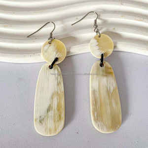 ต่างหูทรงหยดน้ำรูปเขาควายธรรมชาติน้ำหนักเบา100% ไม่ซ้ำใครมีลวดลายที่เป็นเอกลักษณ์ประกอบด้วยควายวัวเขามุกทองเหลืองเครื่องประดับเพชร fwe - Product Image 1