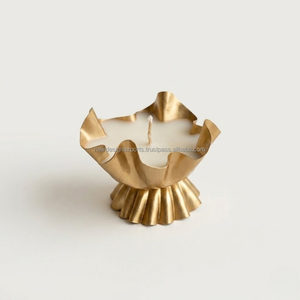 Bougie Métallique Luxe à Volants – Pièce Maîtresse Dorée Faite à la Main pour Événements Haut de Gamme - Product Image 2