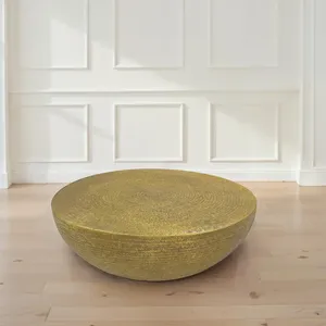 Table basse ronde de luxe au design côtier, base en fer doré, table d'appoint compacte et moderne en métal pour salon, installation sur plateau. - Product Image 1