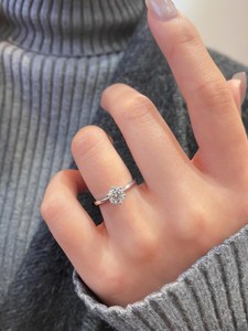 Anillo de Compromiso de Lujo Drop Halo con Moissanita en Engaste Micro Pavé, Plata 925 para Mujer - Product Image 2