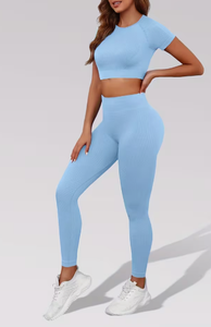 Conjunto Deportivo de Dos Piezas para Mujer, Leggings de Cintura Alta Elásticos y Transpirables, Top Deportivo Corto, Ropa Deportiva para Gimnasio y Entrenamiento - Product Image 3