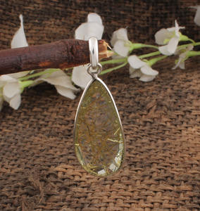 Colgante de Cuarzo Rutilado Dorado Natural Vintage, Plata de Ley 925 con Baño de Platino, Cuarzo Transparente con Inclusiones Doradas, Piedra del Éxito - Product Image 4