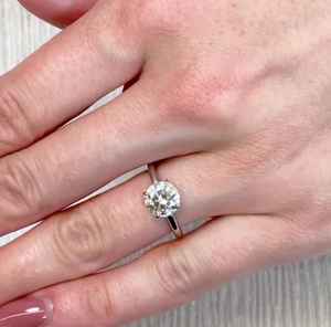 Anillo de Moissanita con Corte Redondo y Halo Oculto para Mujer, Plata 925 Original, Joyería Nupcial, Regalo para Enamorados - Product Image 1