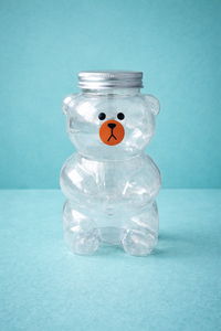 Pot en plastique PET de haute qualité de 500 ml en forme d'ours avec bouchon en aluminium et trou pour paille, stock disponible depuis l'usine du Vietnam pour les boissons - Product Image 6