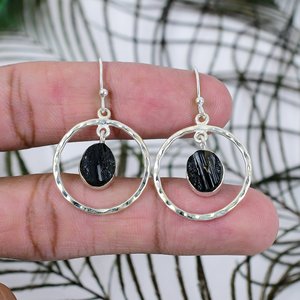 Pendientes de Aro Ovalados de Plata de Ley 925 con Turmalina Negra Natural en Bruto para Mujeres y Niñas, Joyería Bohemia Hecha a Mano - Product Image 3