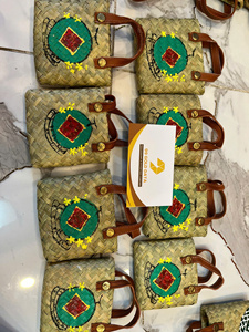 Porte-clés artisanal en feuille de palmier avec motif de fleur de lotus, écologique, style asiatique, cadeau d'affaires et de vacances - Product Image 4