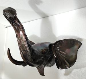 Figurine d'éléphant sauvage antique moulée à la main en métal aluminium cuivre durable avec tête haute - Product Image 2