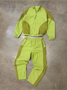 Ensembles de survêtements coupe-vent personnalisés pour hommes – Légers, ajustés, respirants, séchage rapide, coupe-vent, col à capuche, motif uni pour l'hiver - Product Image 3
