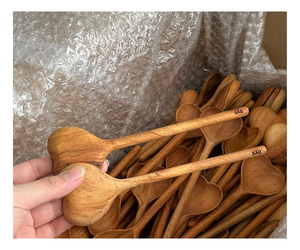 Ensemble de cuillères en bois en forme de cœur, aspect vintage, fabriqué à la main, bois naturel, personnalisation OEM, support de marque privée - Product Image 1